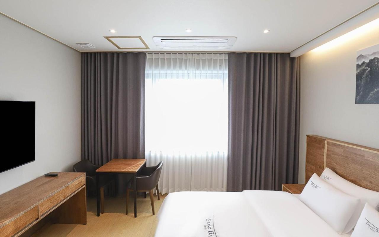 Hotel Grand Bay โพเรียง ภายนอก รูปภาพ