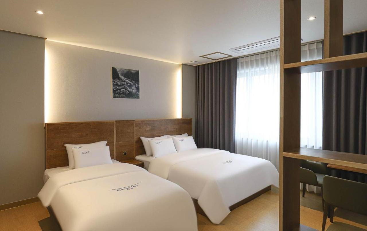 Hotel Grand Bay โพเรียง ภายนอก รูปภาพ