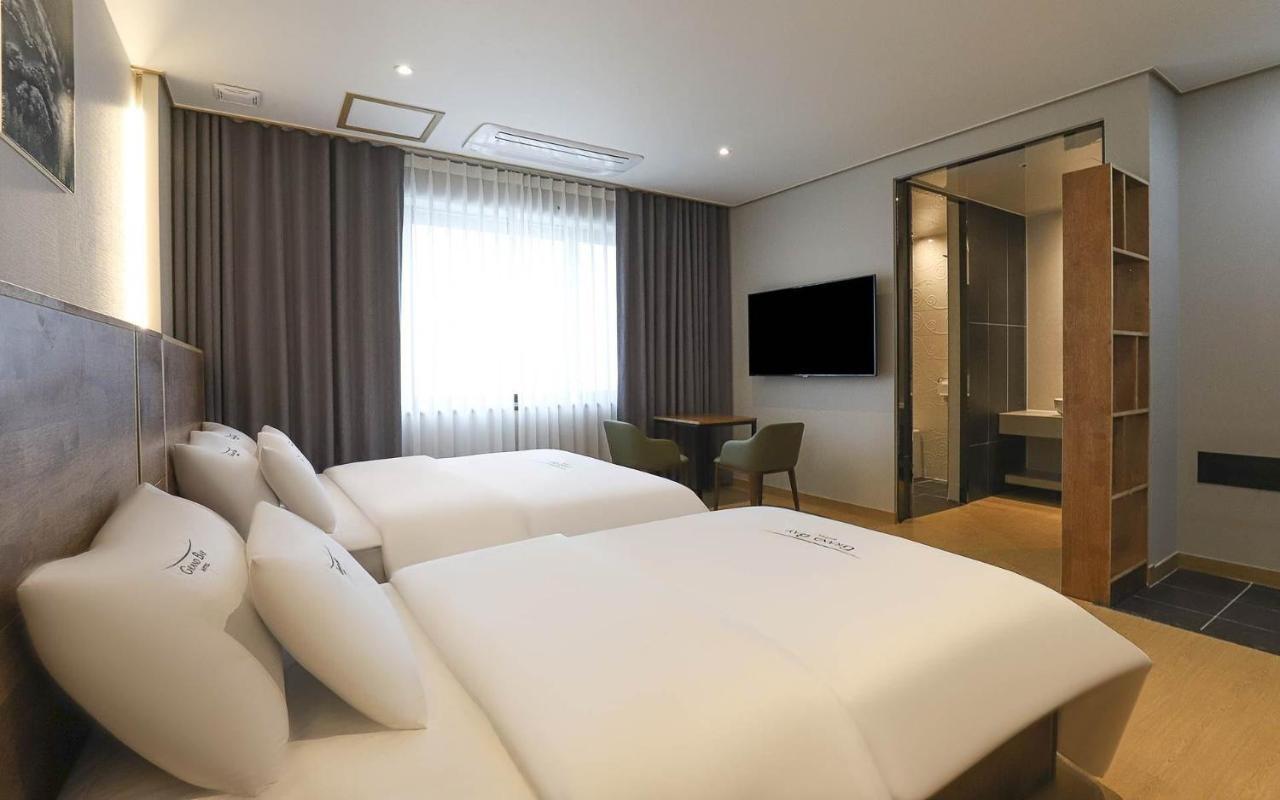Hotel Grand Bay โพเรียง ภายนอก รูปภาพ